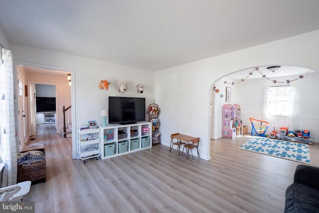 1817 W CLEAR LAKE DR, Salisbury, MD 21804