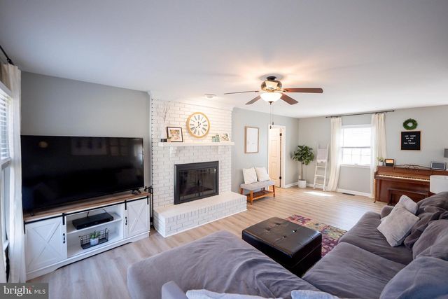 1817 W CLEAR LAKE DR, Salisbury, MD 21804