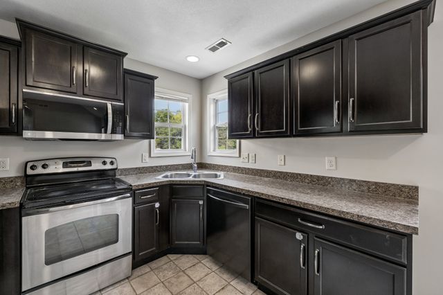 688 Fox Trail Ct, Clarksville, TN 37040