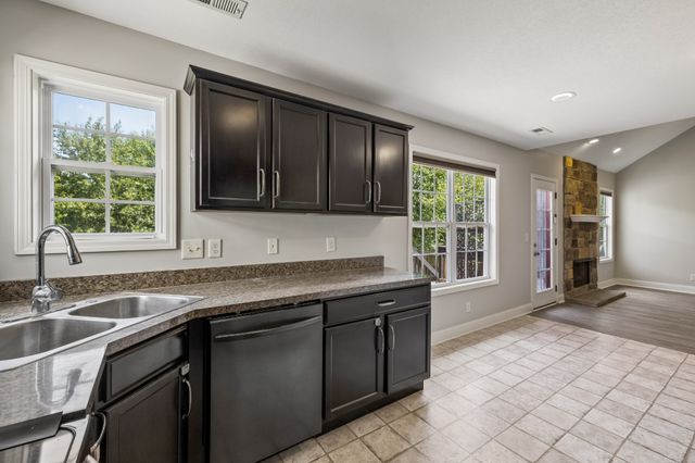 688 Fox Trail Ct, Clarksville, TN 37040