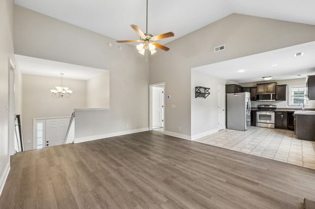 688 Fox Trail Ct, Clarksville, TN 37040