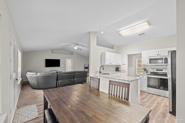 9568 Dynasty Ln, Navarre, FL 32566