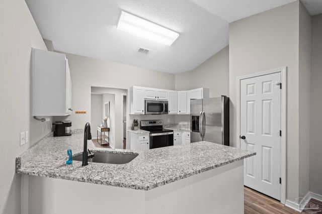9568 Dynasty Ln, Navarre, FL 32566