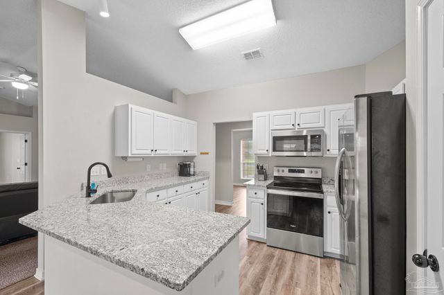 9568 Dynasty Ln, Navarre, FL 32566