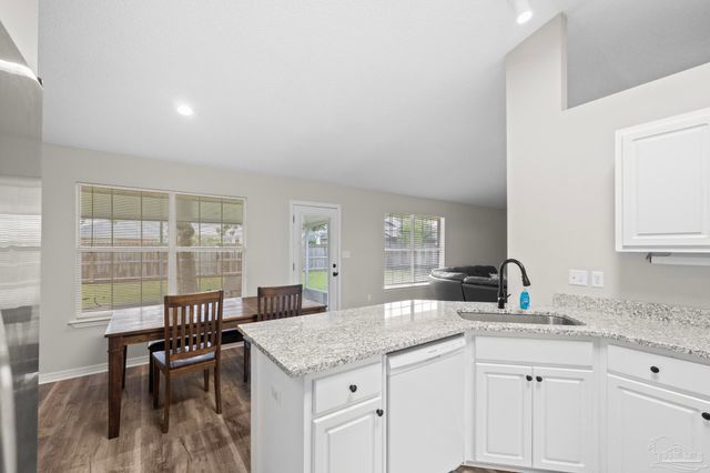 9568 Dynasty Ln, Navarre, FL 32566