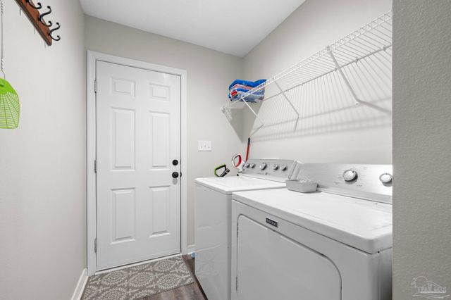9568 Dynasty Ln, Navarre, FL 32566