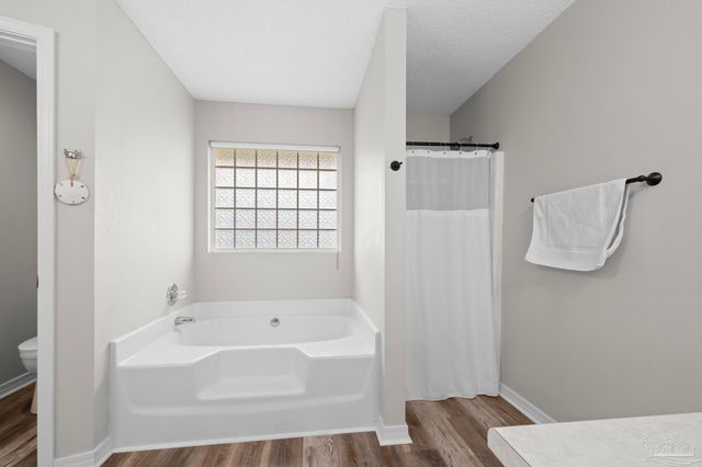 9568 Dynasty Ln, Navarre, FL 32566