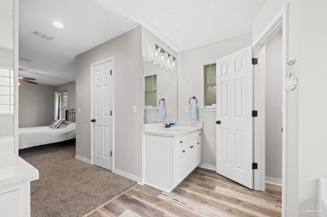9568 Dynasty Ln, Navarre, FL 32566