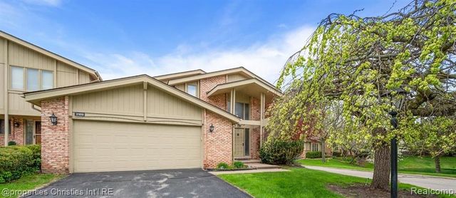 2189 Colony Club Court, West Bloomfield, MI 48322