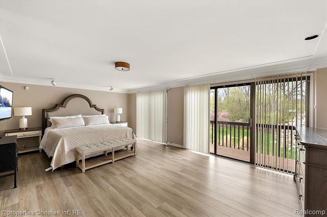 2189 Colony Club Court, West Bloomfield, MI 48322