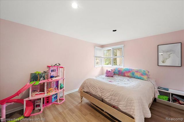 2189 Colony Club Court, West Bloomfield, MI 48322