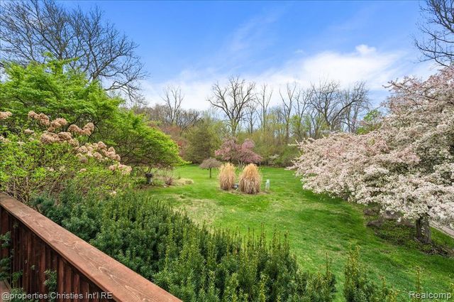 2189 Colony Club Court, West Bloomfield, MI 48322