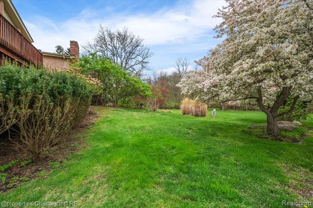 2189 Colony Club Court, West Bloomfield, MI 48322