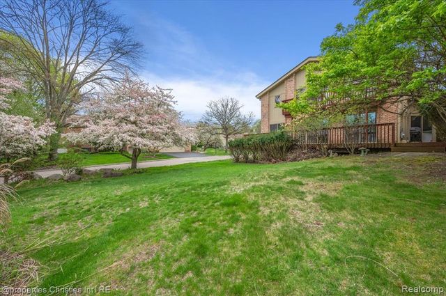 2189 Colony Club Court, West Bloomfield, MI 48322