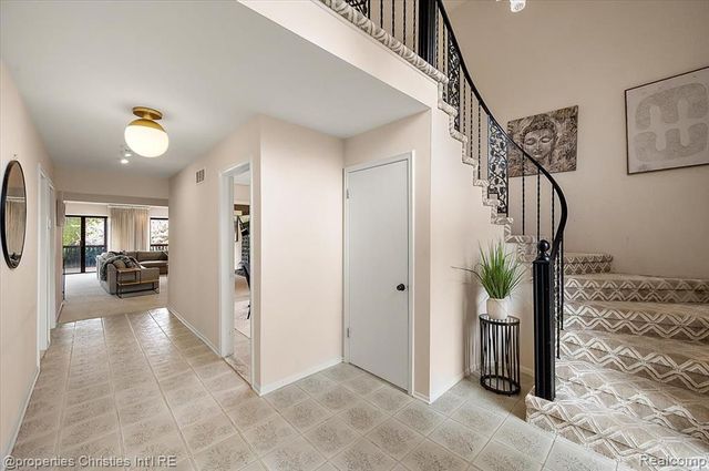 2189 Colony Club Court, West Bloomfield, MI 48322