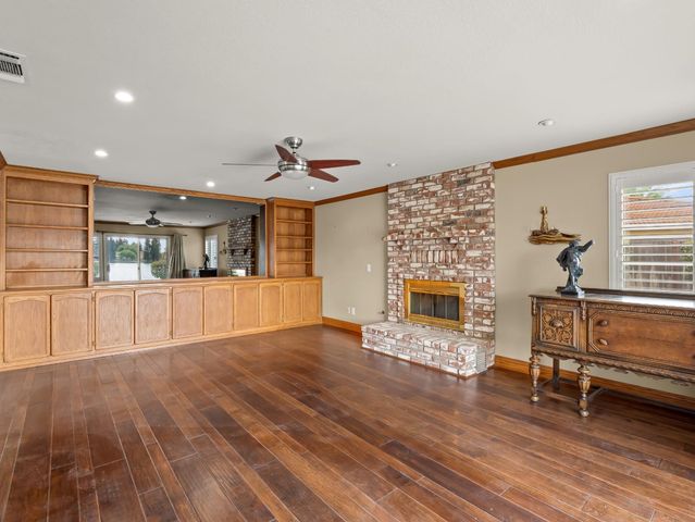 859 E Catalina Circle, Fresno, CA 93730