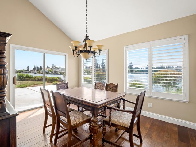 859 E Catalina Circle, Fresno, CA 93730
