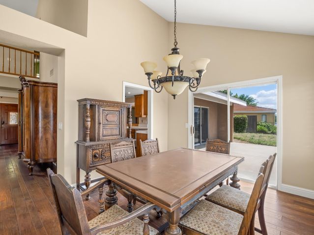 859 E Catalina Circle, Fresno, CA 93730