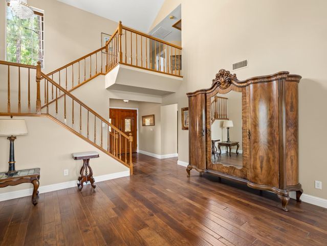 859 E Catalina Circle, Fresno, CA 93730
