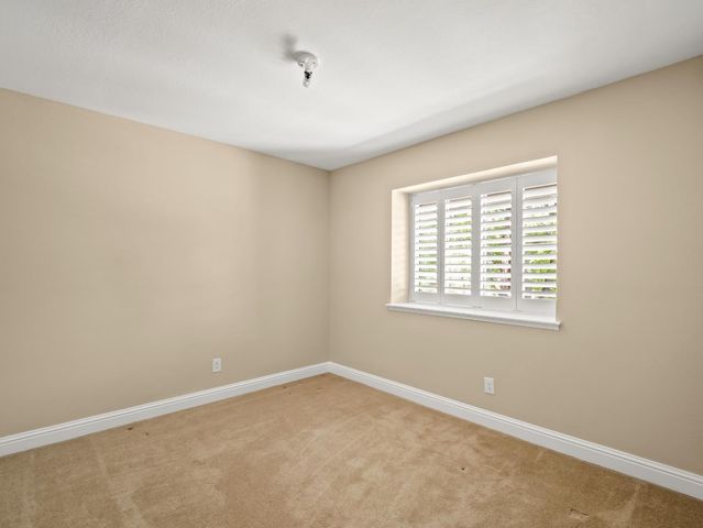 859 E Catalina Circle, Fresno, CA 93730