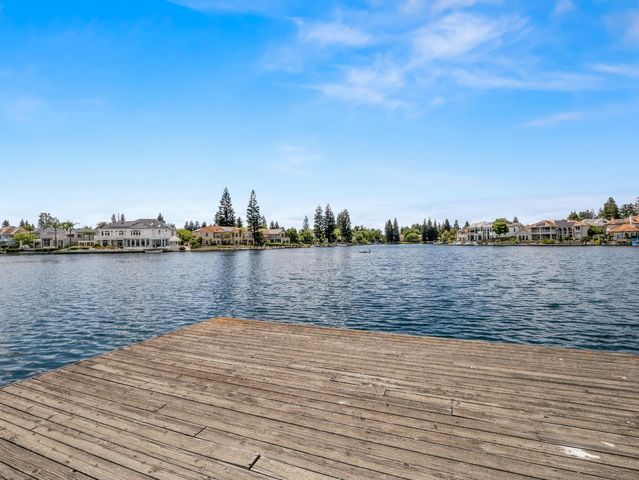 859 E Catalina Circle, Fresno, CA 93730