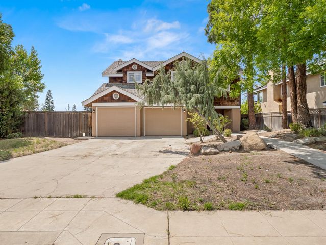 859 E Catalina Circle, Fresno, CA 93730
