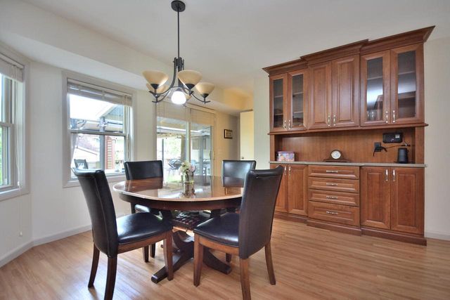 W224N2618 Ridgewood LANE, Waukesha, WI 53186