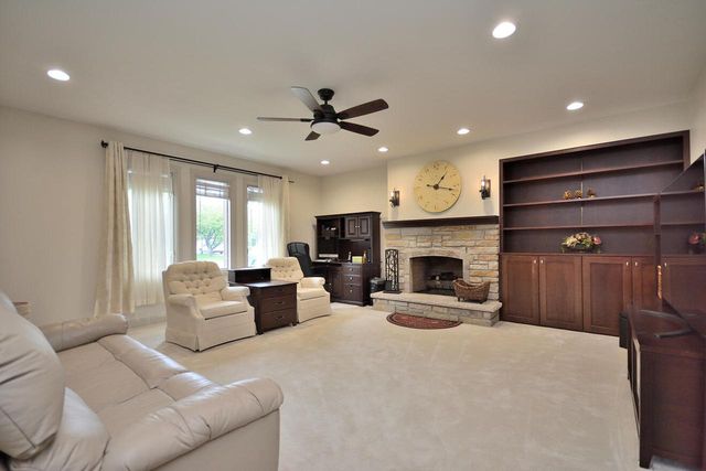 W224N2618 Ridgewood LANE, Waukesha, WI 53186