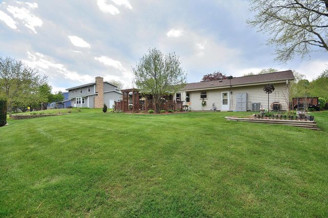 W224N2618 Ridgewood LANE, Waukesha, WI 53186
