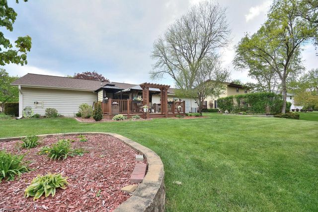 W224N2618 Ridgewood LANE, Waukesha, WI 53186