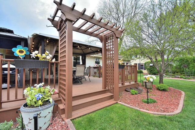 W224N2618 Ridgewood LANE, Waukesha, WI 53186