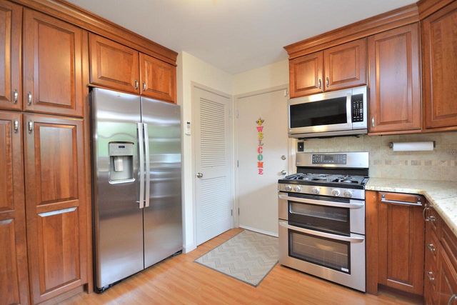 W224N2618 Ridgewood LANE, Waukesha, WI 53186