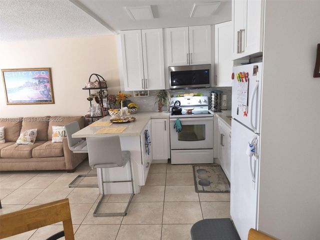 82 Oakridge G 82 82, Deerfield Beach, FL 33442