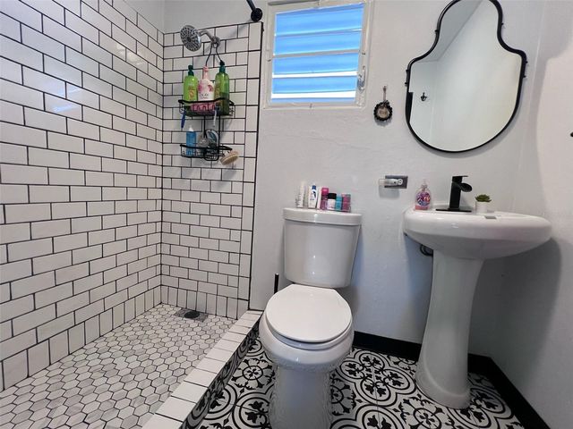 16 URB. LOS MAESTROS, Gurabo, PR 00778