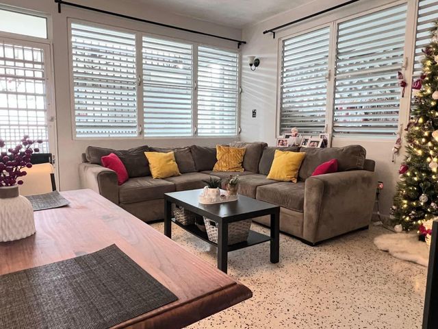 16 URB. LOS MAESTROS, Gurabo, PR 00778