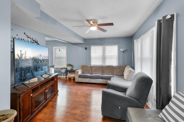 1942 Oliver Avenue N, Minneapolis, MN 55411