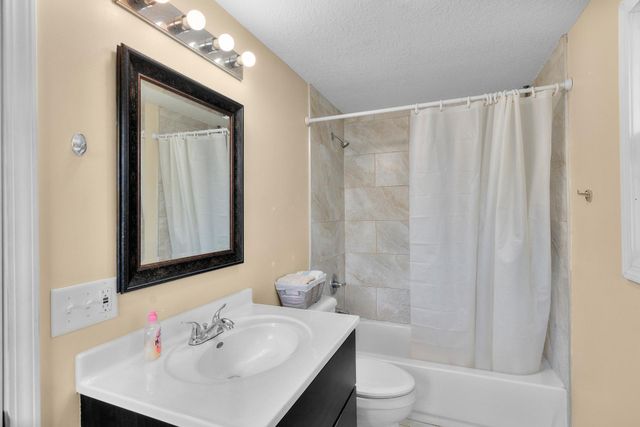 1942 Oliver Avenue N, Minneapolis, MN 55411