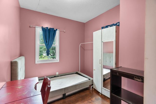 1942 Oliver Avenue N, Minneapolis, MN 55411