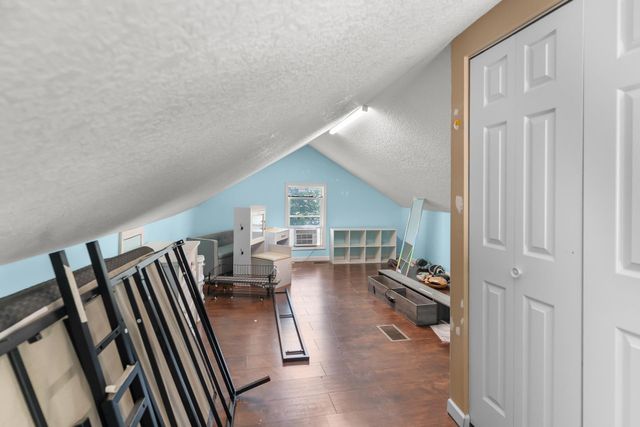 1942 Oliver Avenue N, Minneapolis, MN 55411