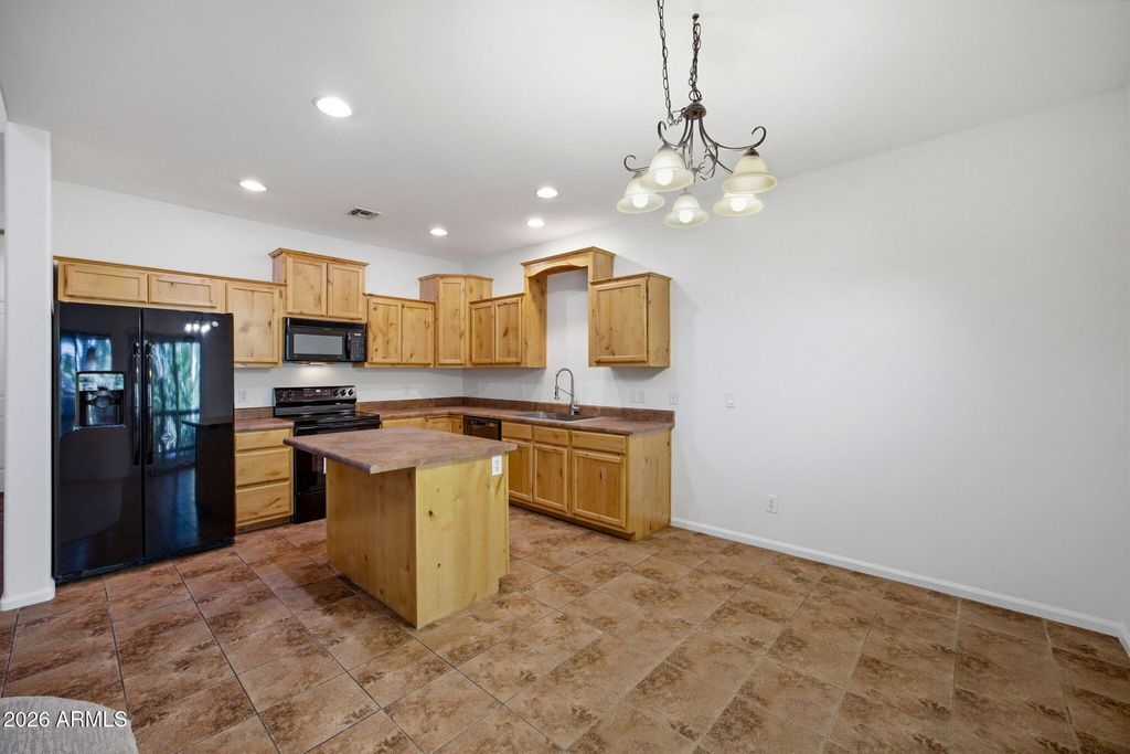Image 11 of property listing at 5841 SATURN Drive, Lakeside, AZ 85929