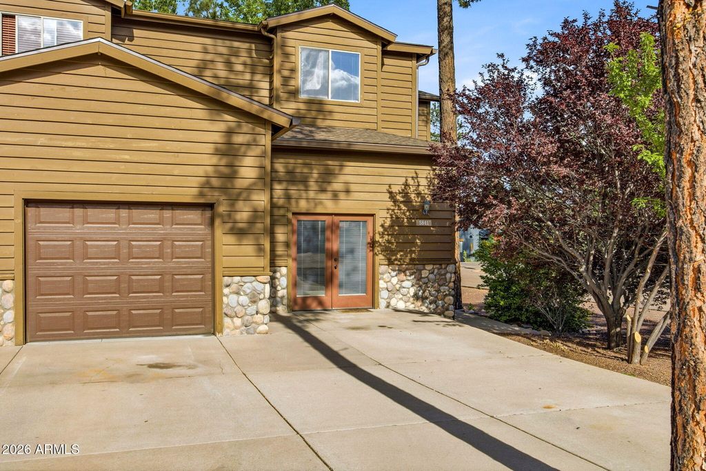 Image 3 of property listing at 5841 SATURN Drive, Lakeside, AZ 85929