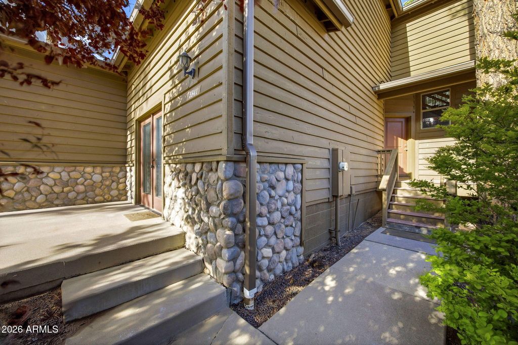 Image 4 of property listing at 5841 SATURN Drive, Lakeside, AZ 85929