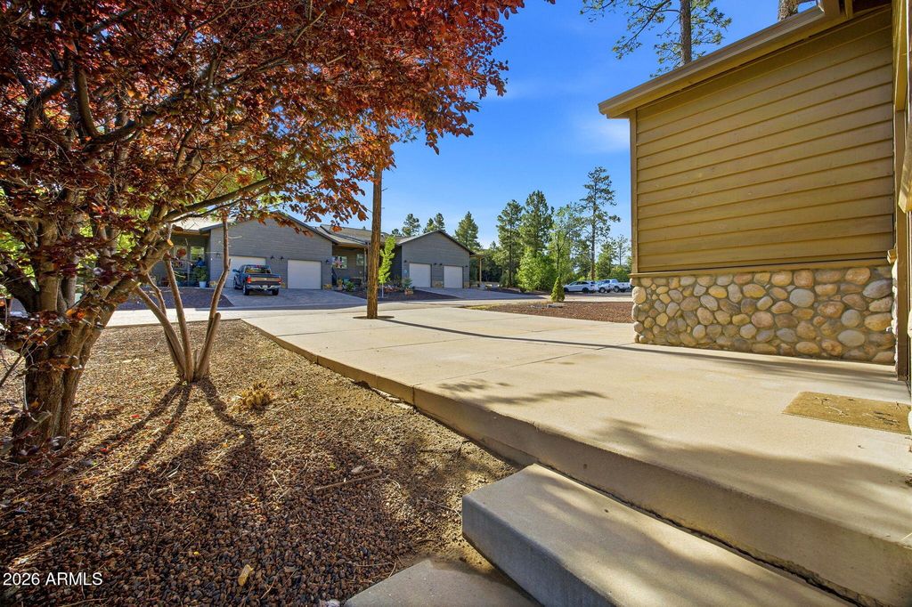 Image 5 of property listing at 5841 SATURN Drive, Lakeside, AZ 85929