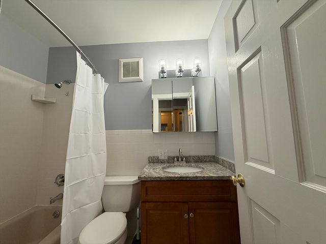 12 Essex Street 3, Andover, MA 01810