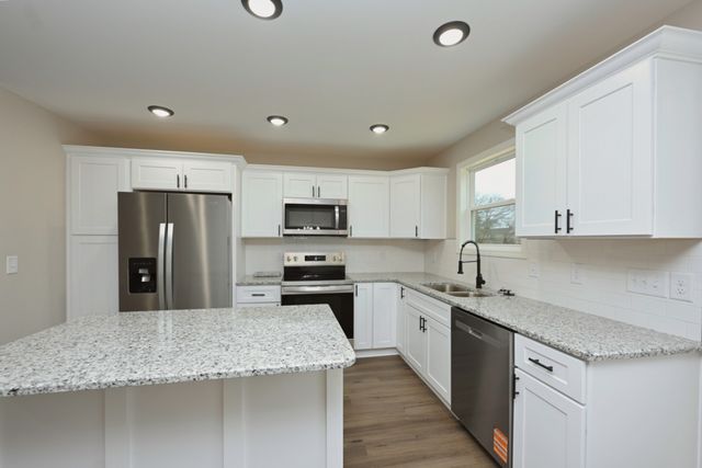 89 Plumlee Dr, Hendersonville, TN 37075