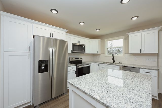 89 Plumlee Dr, Hendersonville, TN 37075