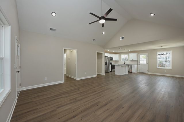 89 Plumlee Dr, Hendersonville, TN 37075