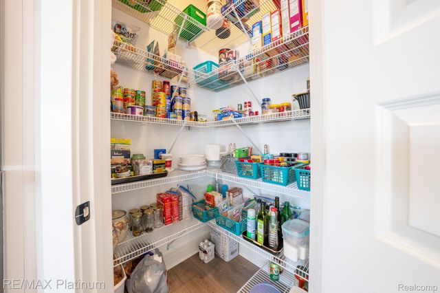 9860 Havendale Drive, Brighton, MI 48114