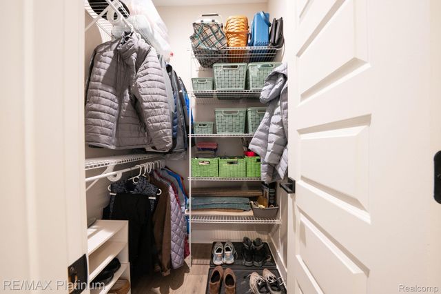 9860 Havendale Drive, Brighton, MI 48114