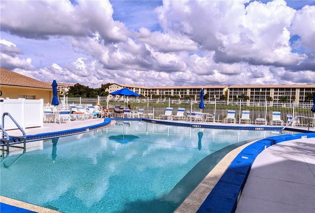 3668 LAKE BAYSHORE DRIVE K-325, Bradenton, FL 34205